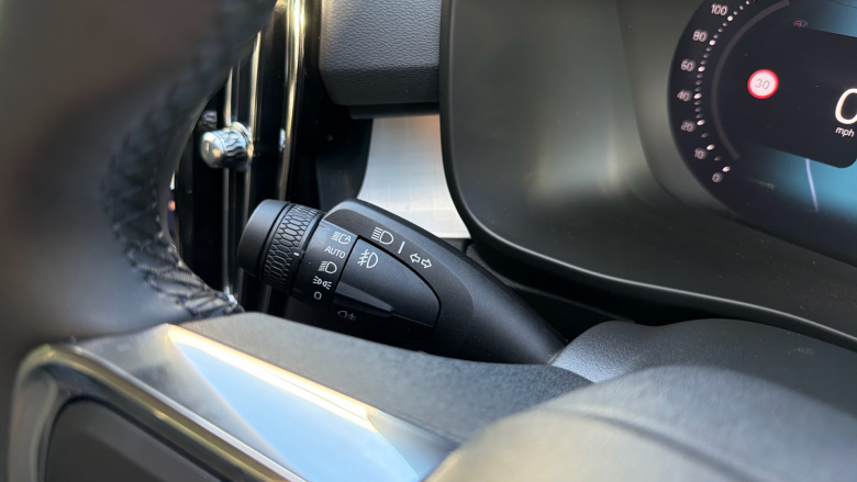 Volvo XC40 2.0 B3P Plus Dark 5dr Auto Petrol Estate